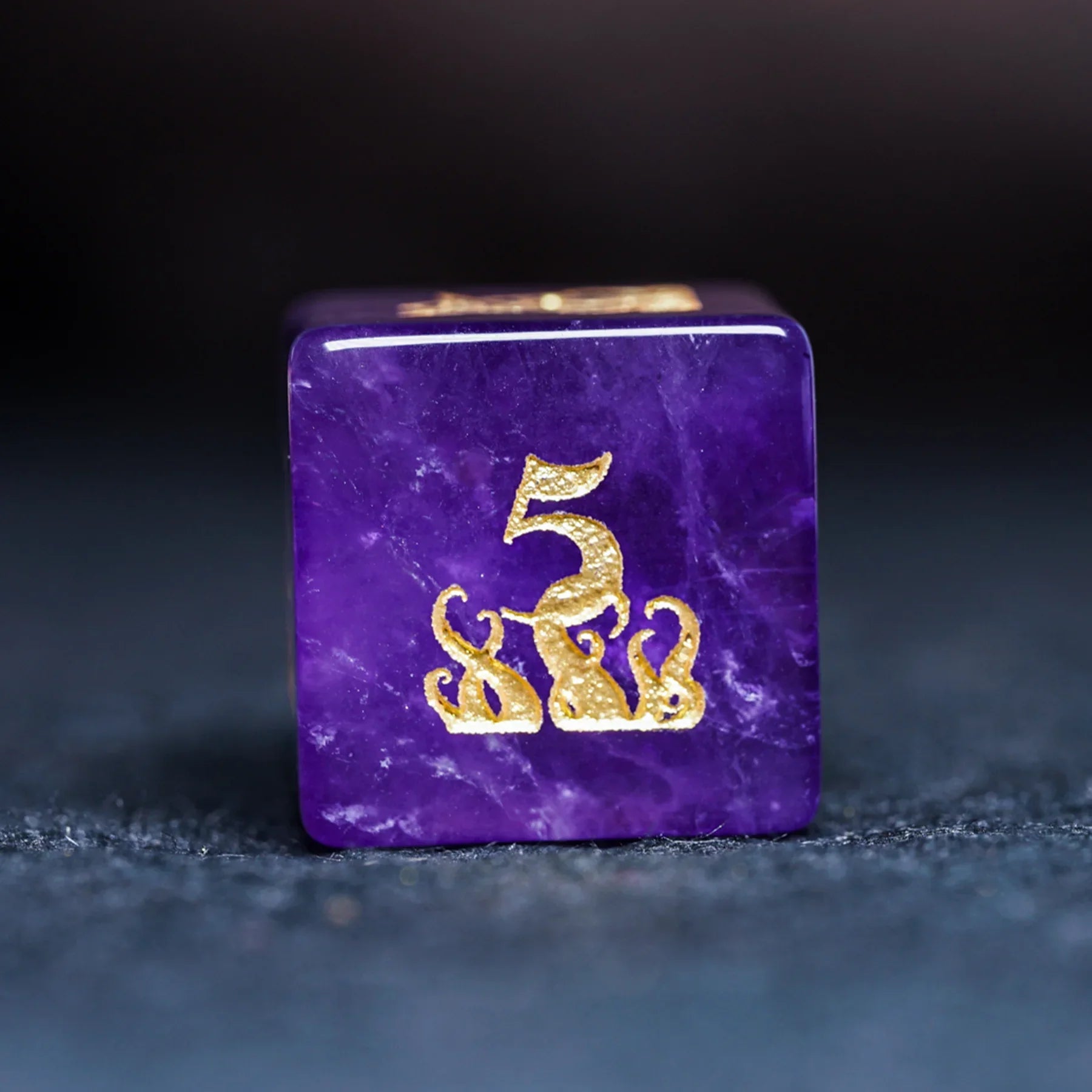 Dreaming Mirage · Amethyst Engraved Gemstone Dice Set