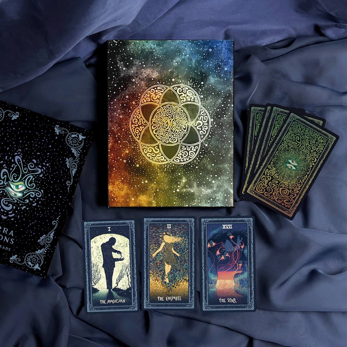 Mirra Gwinnieb: Lenticular Tarot & Oracle Deck